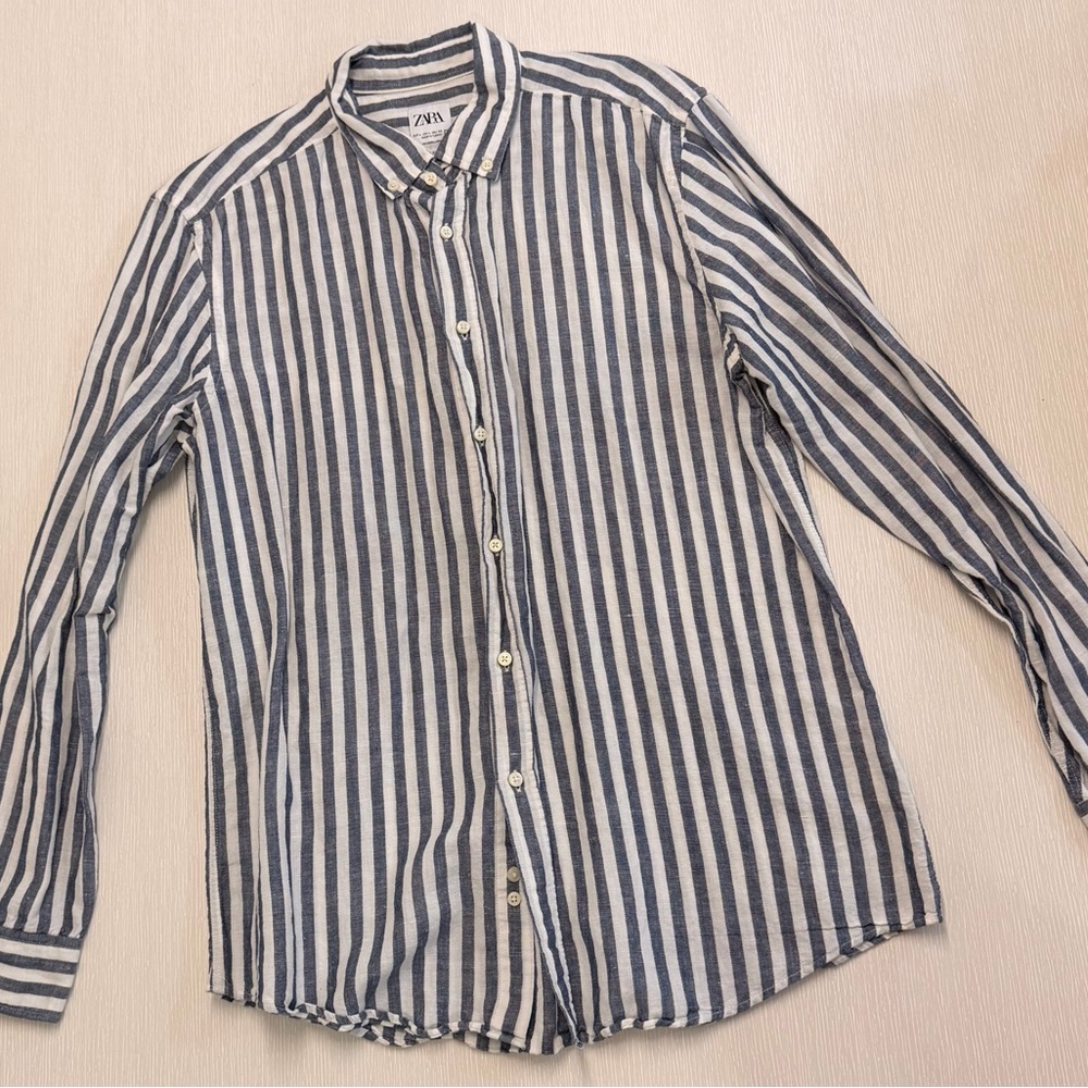 Zara Men's Navy and White Striped Casual Shirt